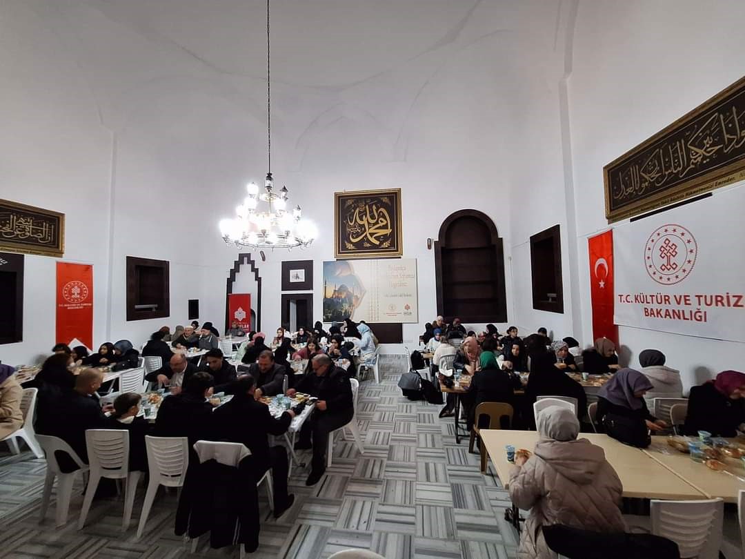 Vakıflardan Bursa’da 3 farklı noktada iftar sofrası!