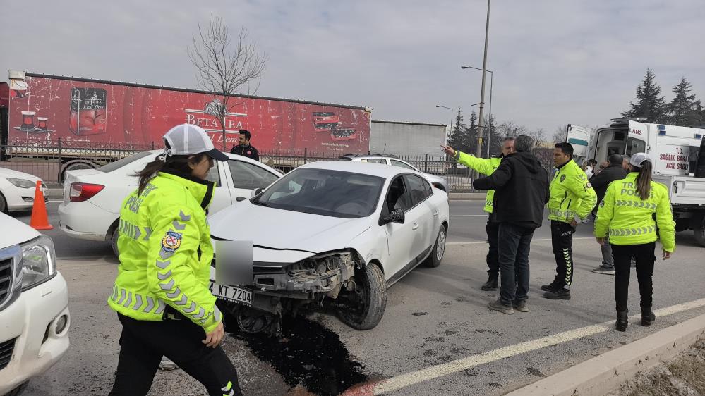 Bursa'nın İnegöl ilçesinde 2 otomobilin