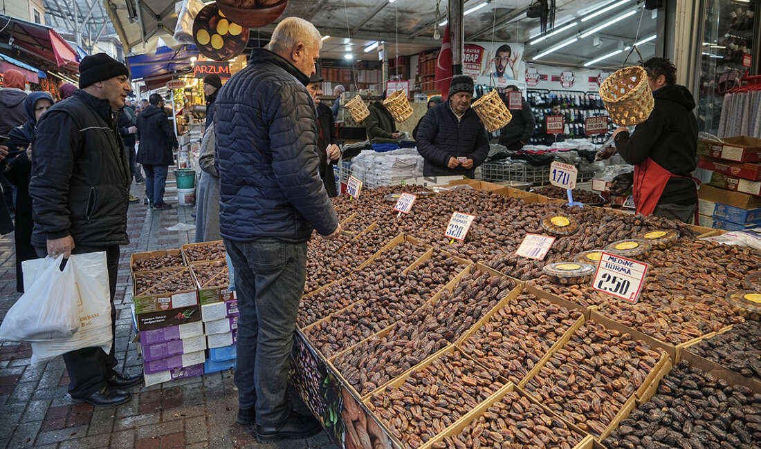 Bursa’da hurma tezgahlarda yerini aldı Ramazan ayı ile özdeşleşmiş