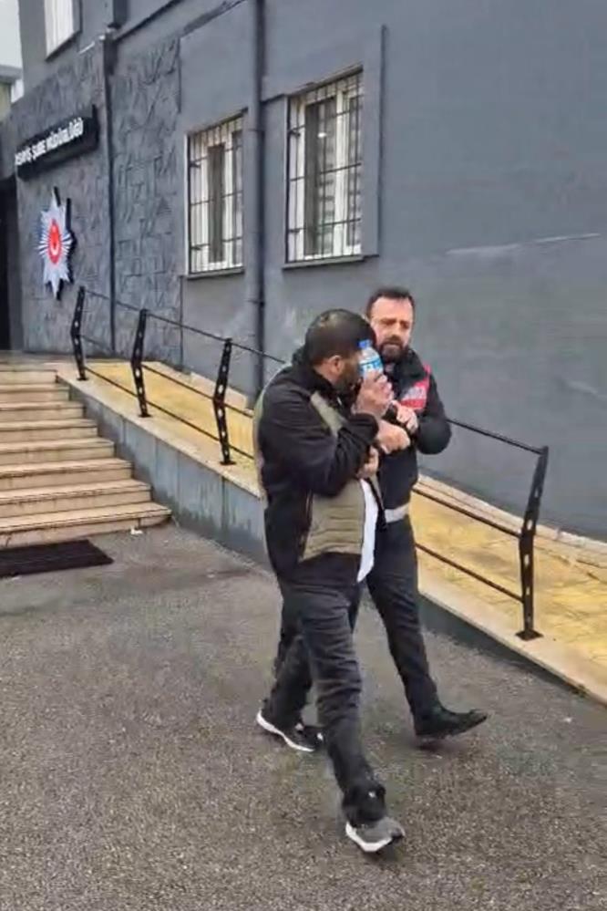Bursa’da 4 ayrı araca girip