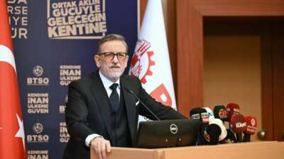 İbrahim Burkay: Dövizle borçlanmada kısıtlamalar kaldırılmalı