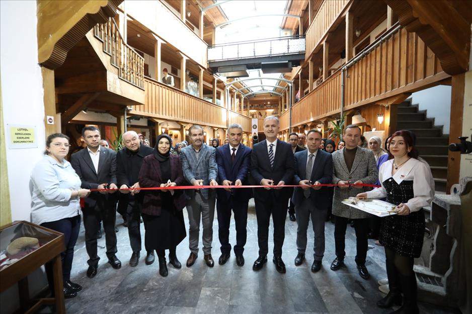 İnegöl’de “Vuslat” sergisi kent müzesinde görücüye çıktı