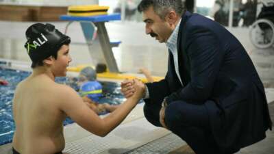 Azimle attığı her kulaçta şampiyonluğa ulaştı; Bursa Yıldırım’ın gururu…