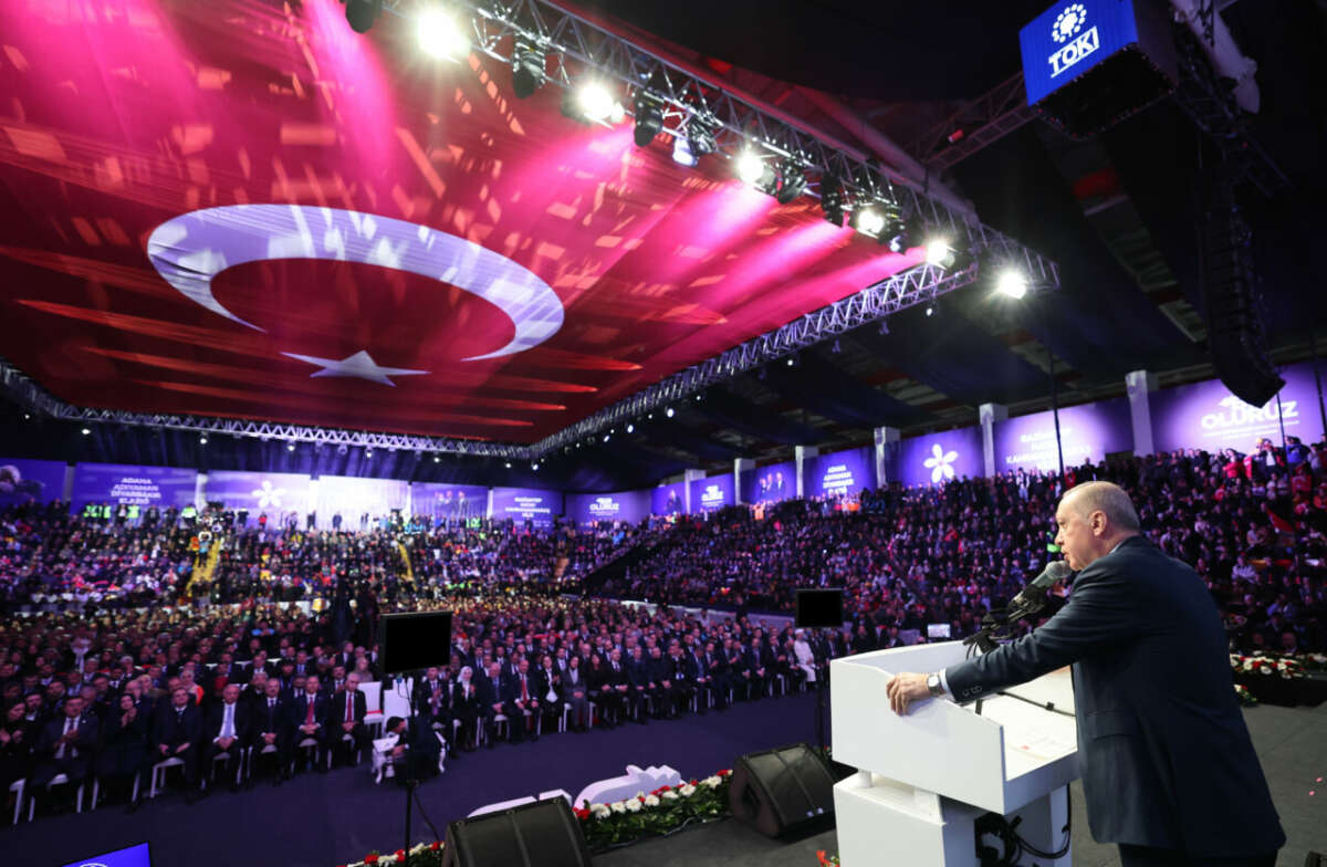 Cumhurbaşkanı Erdoğan: Deprem bölgesini ayağa kaldırıyoruz