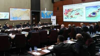 Türkiye’deki uzmanlar harekete geçti; Bu depremler neyin habercisi!