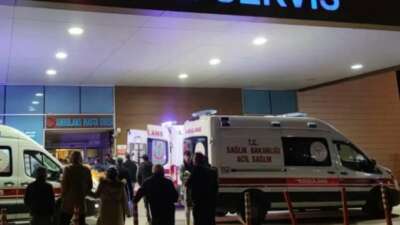 Yemek yüzünden 80 öğrenci zehirlendi