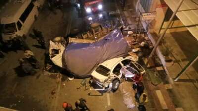 Kamyon dehşet saçtı; 3 ölü, 22 yaralı