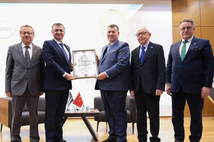 Baran Çelik, Bursa’da gençlerle buluştu, kariyer yolculuğunu anlattı Mudanya Üniversitesi’nin öğrencilerinin kişisel