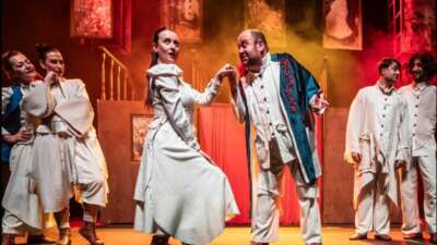 Bursa Şehir Tiyatrosu’nun ‘Kısa Süren Saltanat’ oyununa tam not