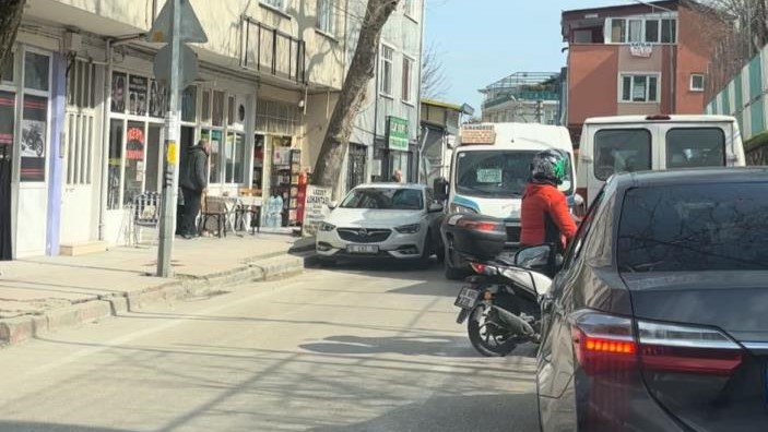Bursa’da iki şeritli yola aracını