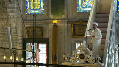 Fatih Camii’nde Ramazan ayının ilk cuma namazı kılındı, Diyanet İşleri Başkanı Ali Erbaş hutbe verdi