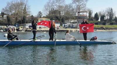 Kocaeli’de Kadın gazeteciler 8 Mart etkinliğinde kürek çekti