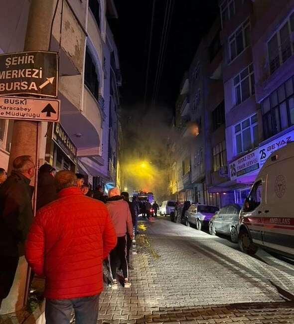 Bursa’da korkutan yangın Bursa’da 4 katlı bir