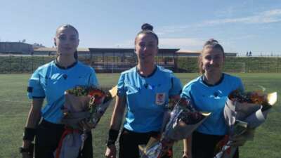 8 Mart’ta kadın hakem ve futbolculara çiçek verildi