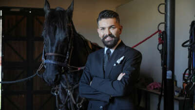 Gözlerinden etkilendi klibinde oynattığı atı satın aldı