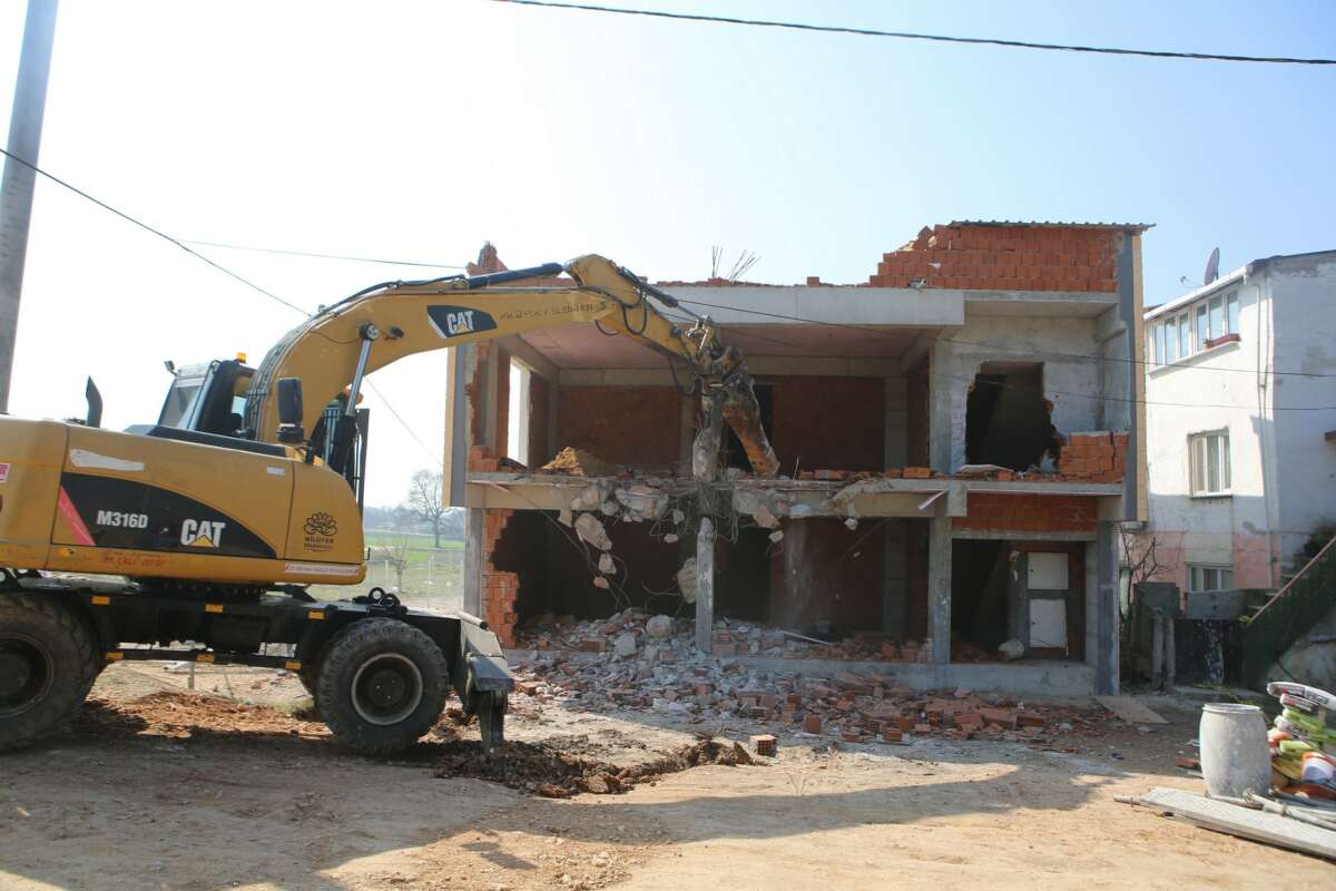 Bursa'da kaçak yapıların yıkılmasına engel