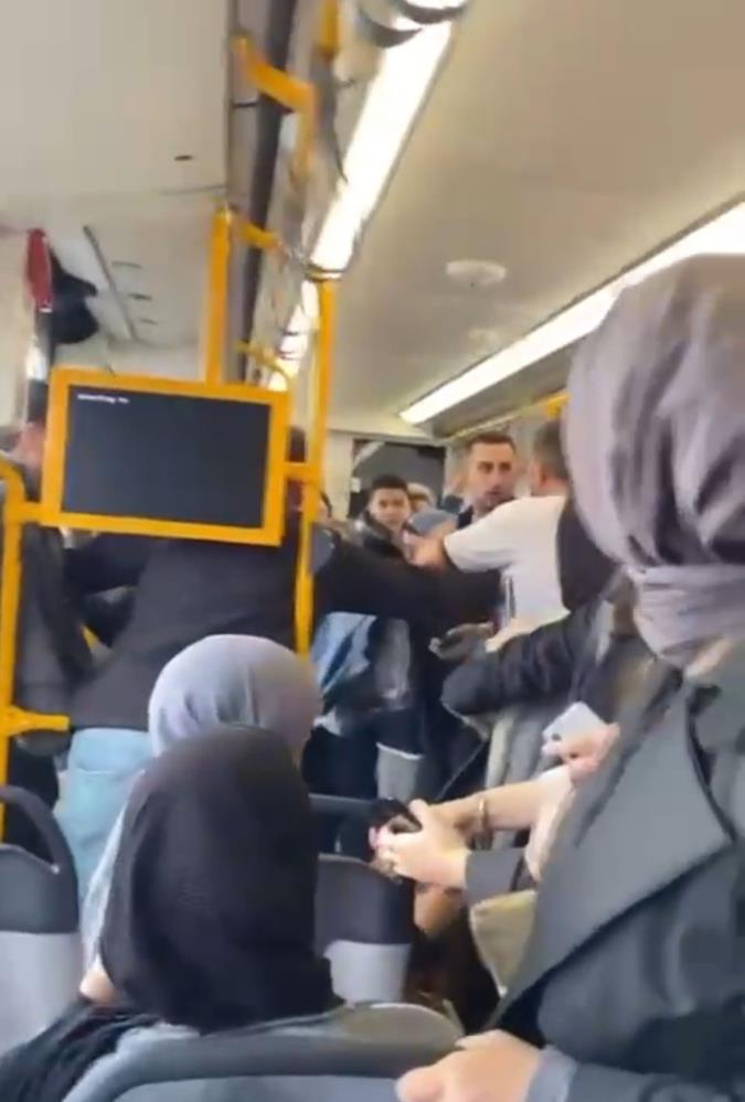 Bursa’da metro ile seyahat eden