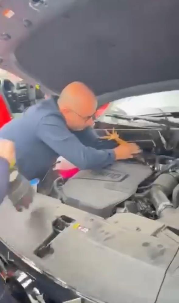 Bursa'nın Gemlik ilçesinde aracının motor