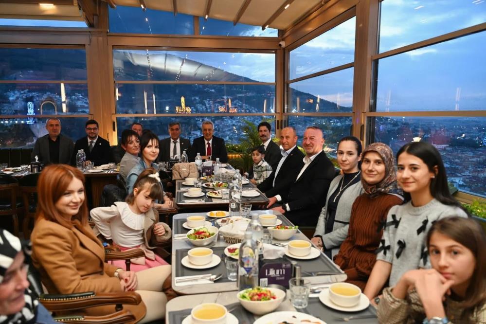 Karacabeyliler Derneği'nin düzenlediği iftar programında