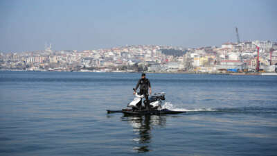  İstanbul’da hem denizde hem karada gidebilen motosiklet yaptı