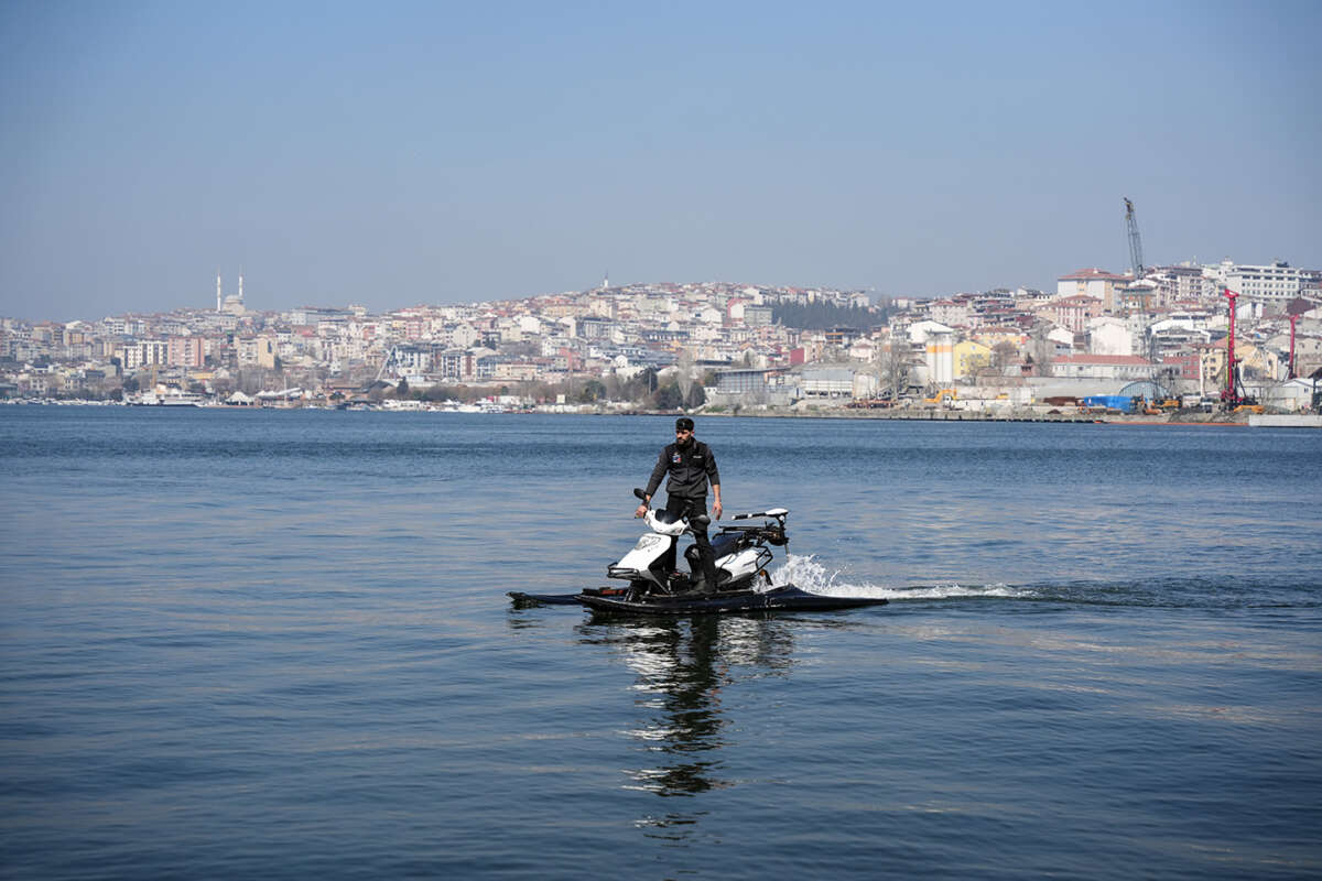  İstanbul’da hem denizde hem karada gidebilen motosiklet yaptı