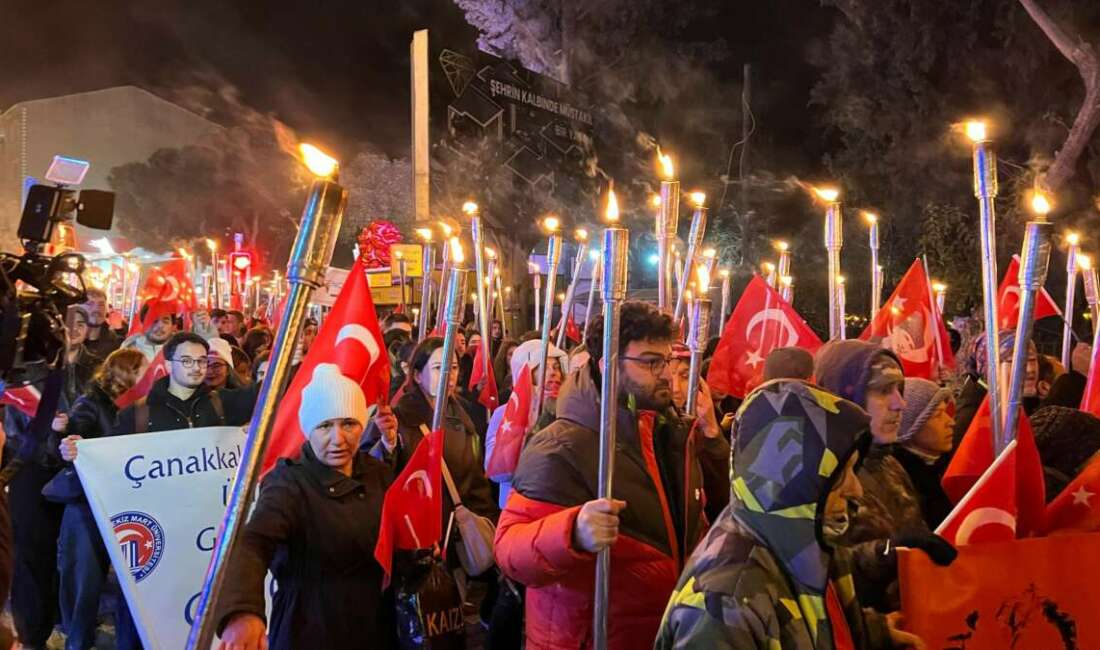 Meşaleler Çanakkale şehitleri için yandı