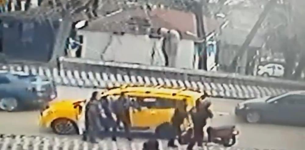 Bursa’da tekmeler tokatlar havada uçuştu