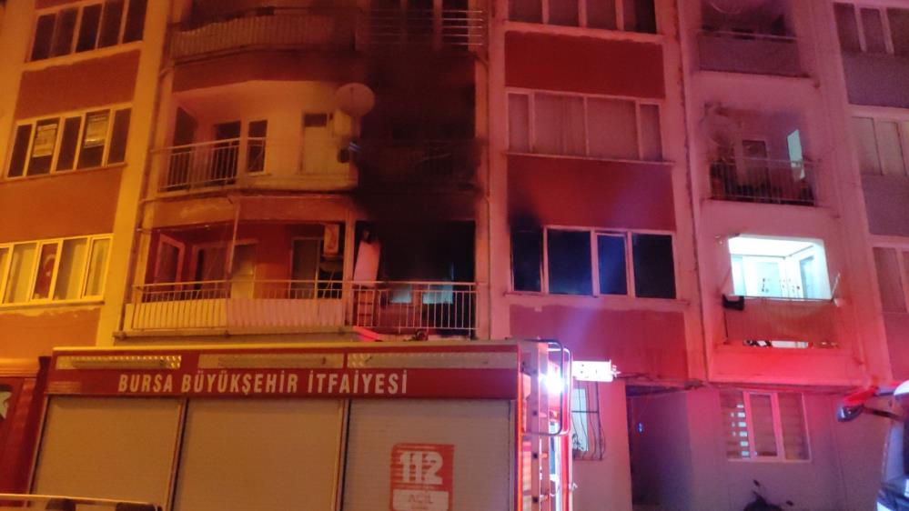 Bursa’da gece yarısı korkutan yangın! Bursa'da bir apartman dairesinde