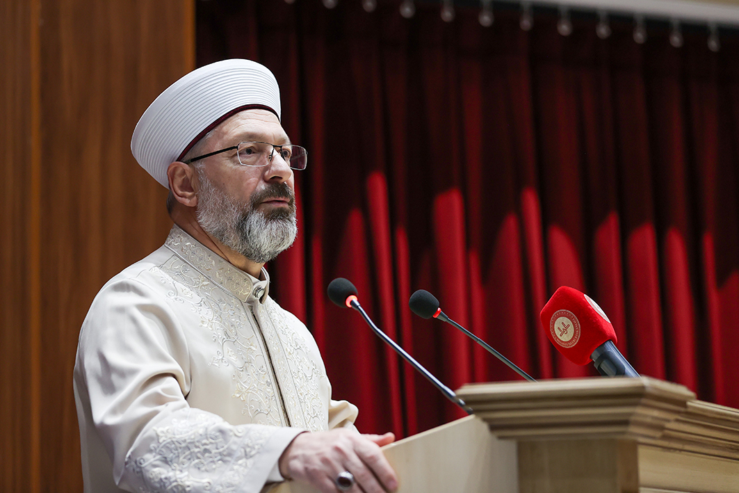 Diyanet İşleri Başkanı Erbaş: “Güzel ahlak, gencin süsüdür”