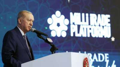 Cumhurbaşkanı Erdoğan: “Cumhuriyeti kurmakla övünen bir partinin genel başkanı çıkıyor resmen siyasi mandacılık talep ediyor”