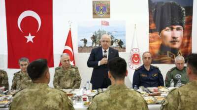 Milli Savunma Bakanı Güler, Çanakkale’de Amfibi Kolordu Komutanlığı’nda görevli askerlerle iftar yaptı