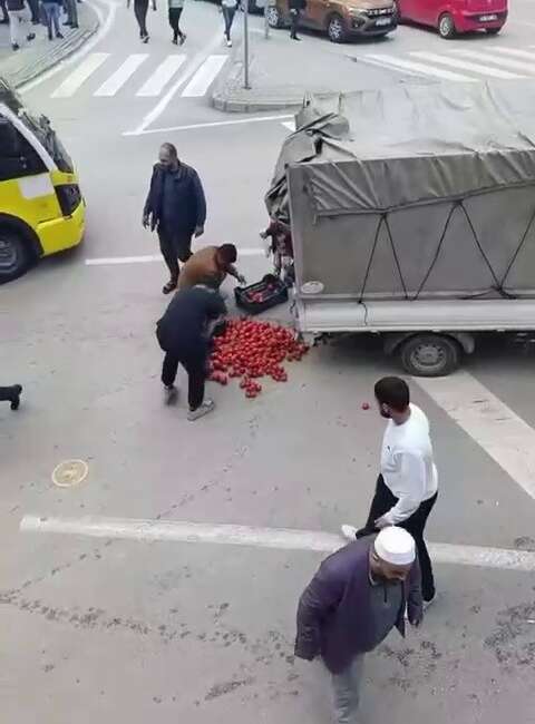 Bursa'da aracın kasasından yola