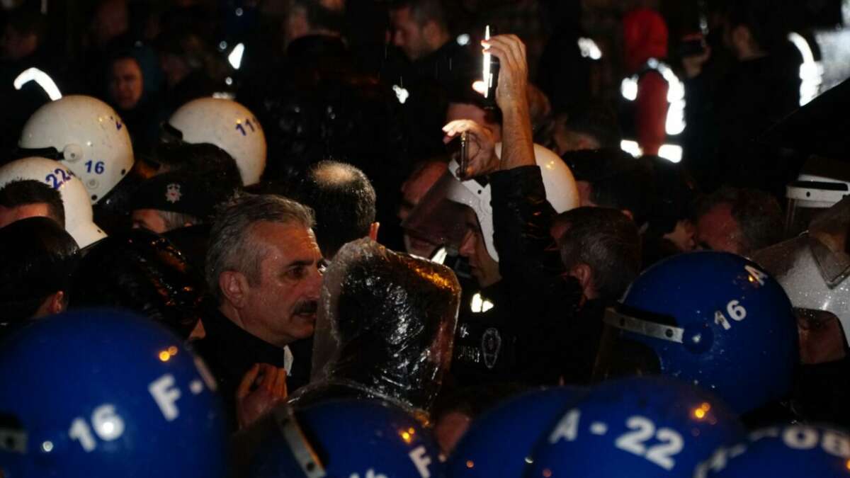 Bursa’daki İmamoğlu protestolarında gergin anlar! CHP İl Başkanı ve iki polis yaralandı