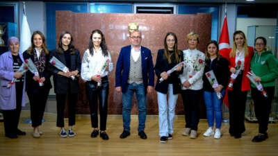 Bursaspor’dan kadın çalışanlara anlamlı jest!