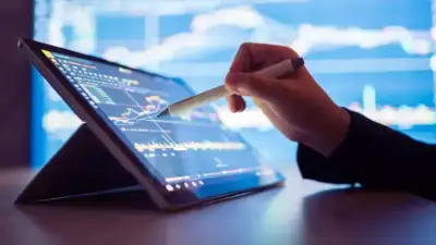 Mart ayında finansal hizmetler güven