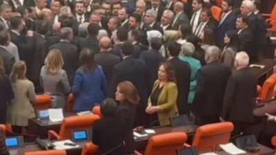 TBMM’de ortalık karıştı! CHP ve AKP’li vekiller birbirine girdi
