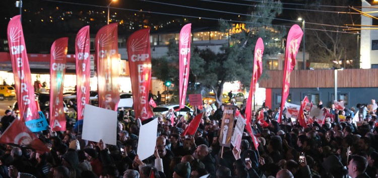 Bursa ayaklandı; İmamoğlu’na destek… Gözaltında tutulan Cumhuriyet Halk