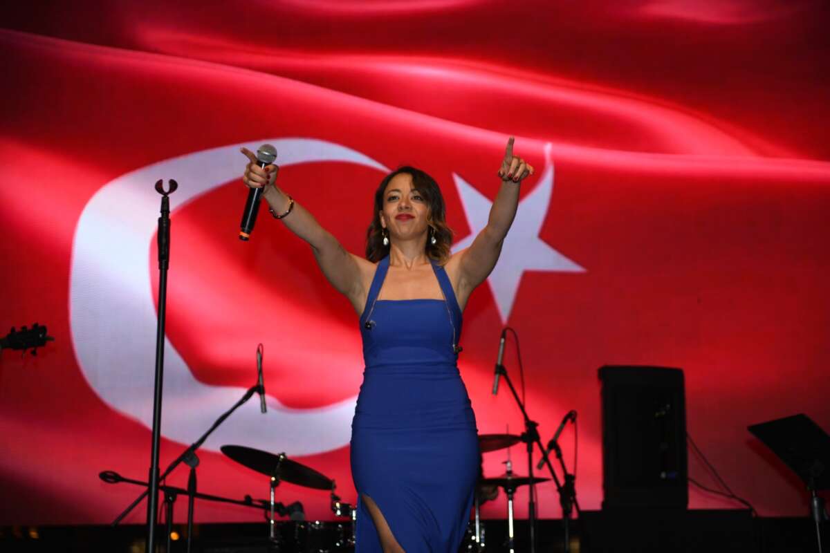 Osmangazi’de 23 Nisan kutlamaları Ecem Boyacı konseri ile taçlandı