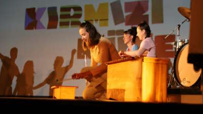 Tiyatro perdesi çocuk ve gençler için açıldı