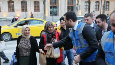 AK Parti İstanbul’dan 200 bin aileye Ramazan ziyareti