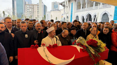 Ünlü sanatçı Volkan Konak için İstanbul’da cenaze töreni düzenlendi