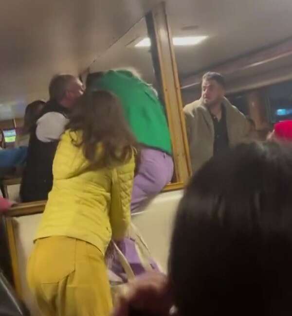 Büyükada vapurunda kadın yolcuların kavgası kamerada Büyükada-Kadıköy seferini yapan bir