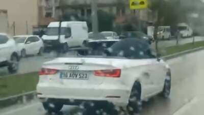 Bursa'da şehir merkezinde üstü açık