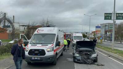 Çorlu’da trafik kazası: Araçta sıkışan yaralıyı itfaiye kurtardı