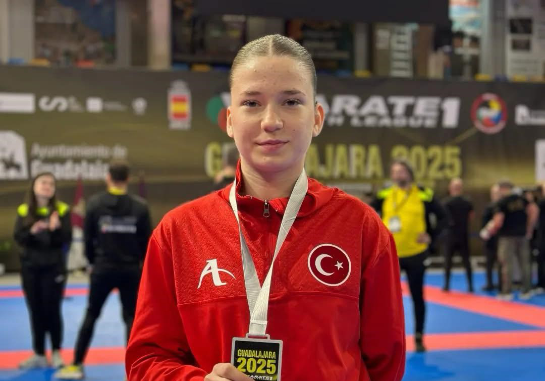 Bursa Büyükşehir Belediyespor Nisanur Çakır’dan gümüş madalya