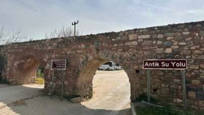 Turistler, Osmanlı Dönemi’ne ait mezar taşı buldu