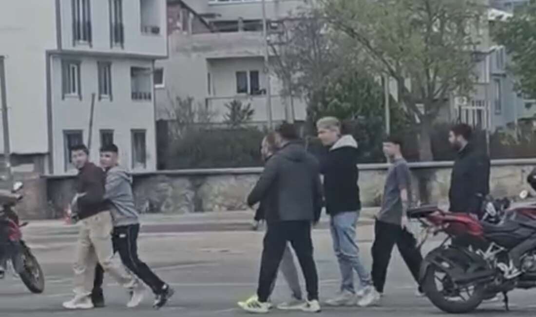 Ehliyet kursunda öğrenci-öğretmen kavgası kamerada Bursa'da bir ehliyet kursunda