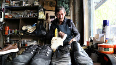 Salih Ömürlü, 41 yıldır ayakkabılara hayat veriyor