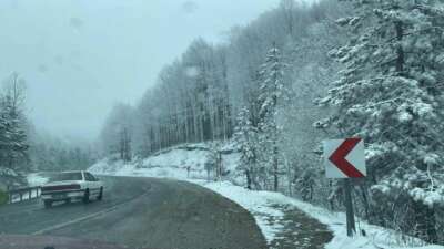 Kütahya’nın Domaniç Dağı’nda kar ve sis etkili oluyor