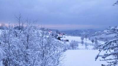 Bahar ayında yağan kar kartpostallık görüntüler oluşturdu